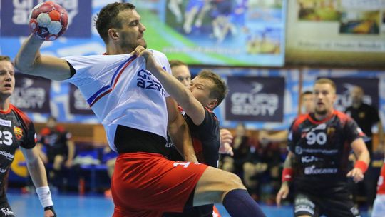 Azoty Puławy – Piotrkowianin 31:30. Ciągle z kompletem zwycięstw