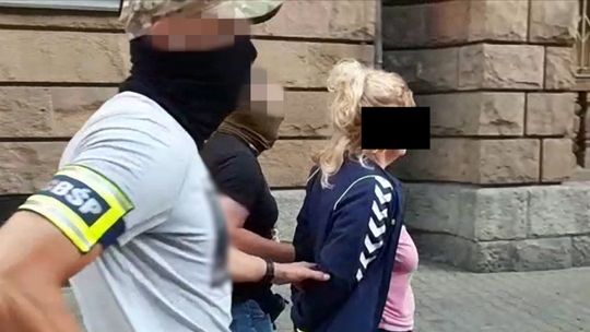 Babcia, jej córki i wnuczki zatrzymani. Prowadzili agencje towarzyskie