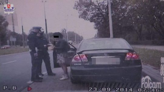Babcia z promilami wiozła 2-letnią wnuczkę (wideo)