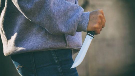 "Bądźcie cicho". 11-latek groził młodszym kolegom nożem 