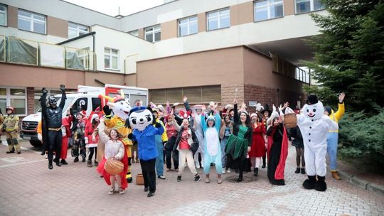 Bajkowe Mikołajki PCK w Lubelskim Szpitalu Dziecięcym