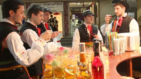 Bal Charytatywny dla DSK: Zabawa trwała do rana (zdjęcia)