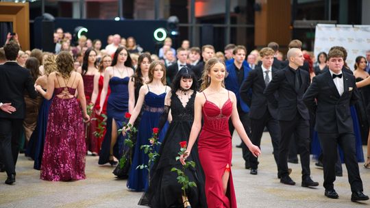 Bal, który zapamiętają na długo! Studniówka Zespołu Szkół nr 2 w Lubartowie