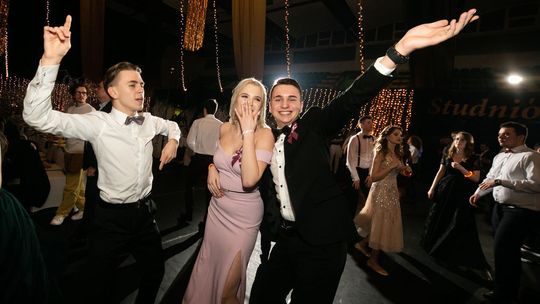 Bal maturalny uczniów III Liceum Ogólnokształcącego w Zamościu [zdjęcia]