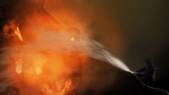 Balkon w ogniu o trzeciej nad ranem. Mógł spłonąć blok