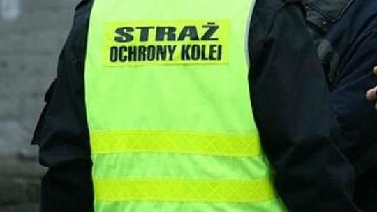Bandyci awanturowali się w pociągu, pomalowali przedział flamastrem