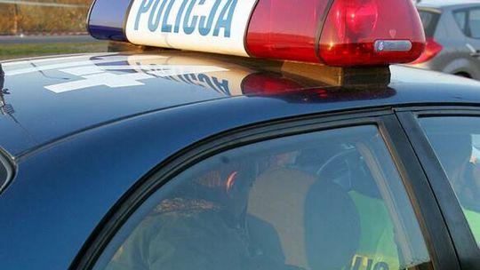 Bandyci udawali kumpla ofiary, gdy zobaczyli policjantów