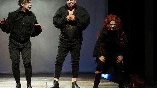 "Bandyci w piekle", a artyści w teatrze