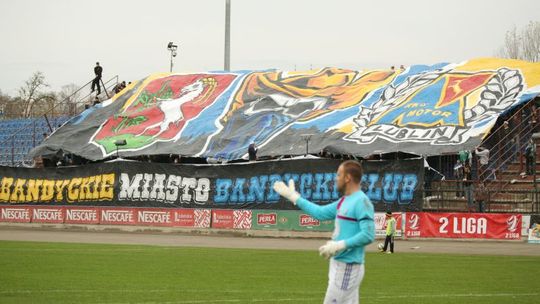 \"Bandyckie miasto...\". Banner motorowców na meczu. Prezydent ich nie ocenia