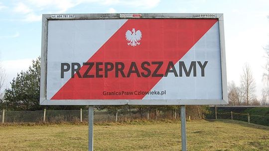 Baner z przeprosinami dla uchodźców w Terespolu. "Granica praw człowieka"