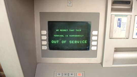Bankomat \"zjadł\" dwa tysiące zł i się zepsuł