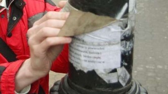 Baranów robi porządek ze szpecącymi reklamami