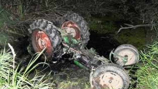 Baranów: Traktorzysta zginął w rowie z wodą