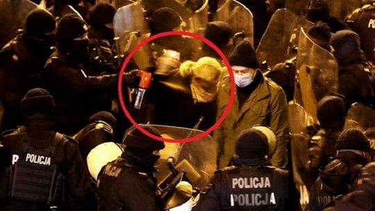 Barbara Nowacka dostała gazem w twarz. Policja zapowiada, że upubliczni nagranie