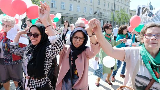 Barwny korowód przeszedł ulicami Lublina. Dzień Solidarności Międzypokoleniowej [wideo, zdjęcia]