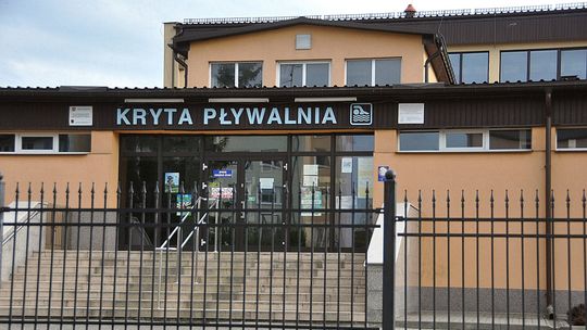 Basen do modernizacji. Starosta zadowolony po otwarciu ofert