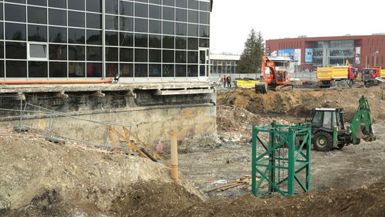 Basen olimpijski przy Al. Zygmuntowskich zacznie rosnąć
