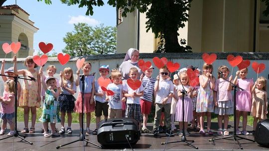 Bawili się u Mikołaja. Festyn rodzinny z okazji Dnia Mamy na lubelskim Czwartku