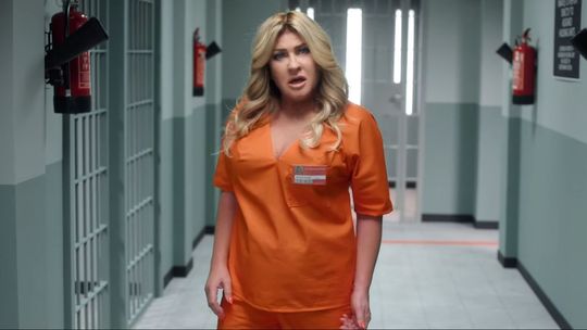 Beata Kozidrak w reklamie Netflixa. Promuje popularny serial