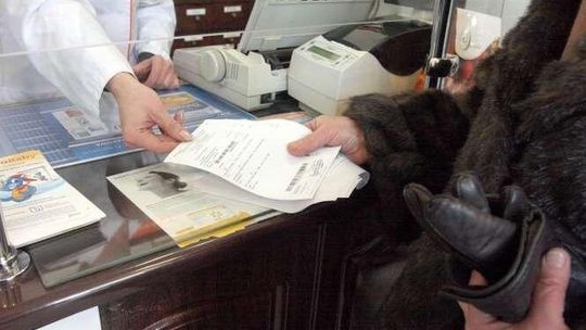 Będą darmowe leki dla seniorów. Kto naprawdę z nich skorzysta? 