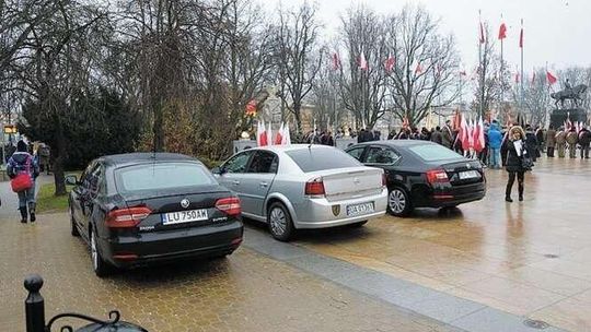 Będą kary za parkowanie na pl. Litewskim? Żandarmeria zarzuca kłamstwo Straży Miejskiej