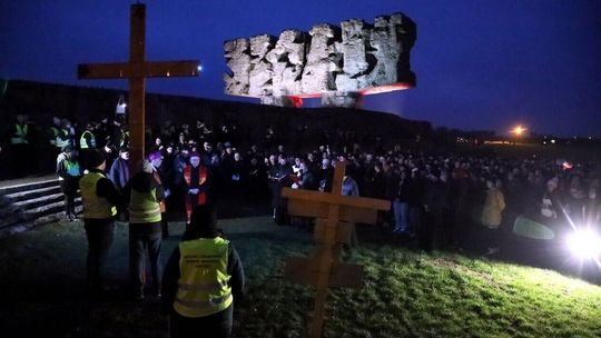 Będą nieśli krzyż na Majdanku. Po drodze krzyżowej zaplanowano więcej autobusów