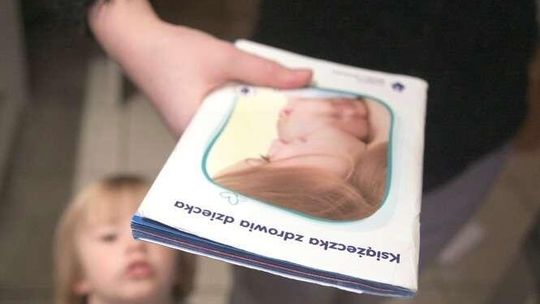 Będą nowe książeczki zdrowia dziecka. Lekarze: "Kolejny bubel prawny"