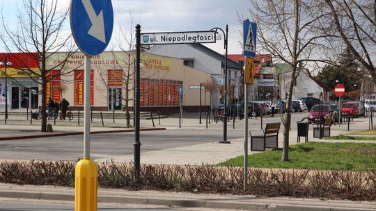 Będą spłacać długi i ocieplać szkoły. Plany Dęblina na 2023 rok