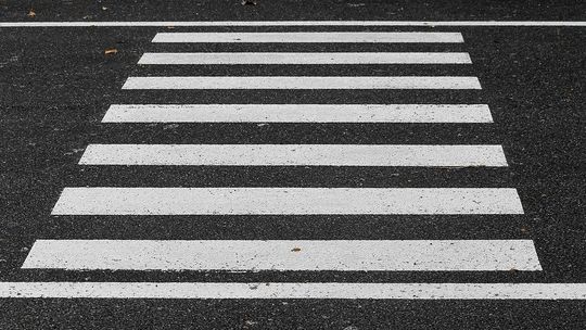 Będą zmiany na drodze wojewódzkiej. Zaczyna się budowa chodnika i ścieżki rowerowej w Sadurkach 