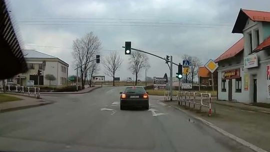 Będę skręcać w lewo. Kierowca zrobił Prima Aprillis [wideo]