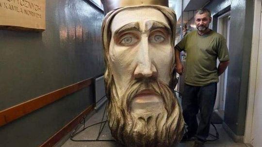 Będzie czwarty król w orszaku. Podniosą go na wysięgniku