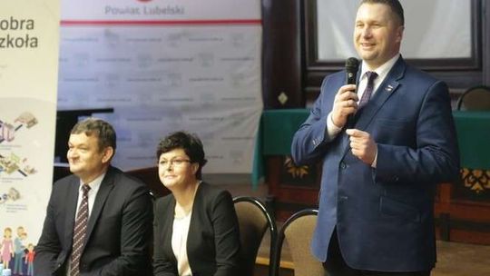 Będzie potrzeba nowych etatów w szkołach? Dyrektorzy mówią inaczej