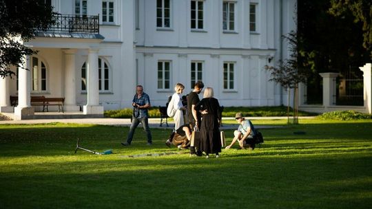 Będzie więcej ławek i rowerowych stojaków w parku 