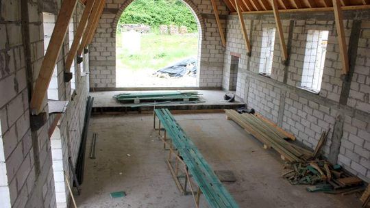 Będzie złocony krzyż, ale do końca budowy kościoła brakuje jeszcze 300 tys. zł