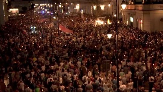 "Będziesz siedział!", "Wolne sądy!". Protesty po podpisie prezydenta pod nowelizacją ustaw o sądownictwie