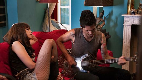 Benshi online - W rodzinie - Dziewczynka z kotem