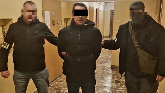 Bestialsko znęcał się nad wujem. Bił pogrzebaczem, polewał wrzątkiem