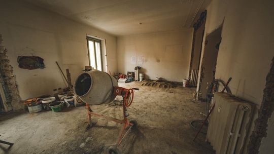 Betoniarka 160 litrów – sprzęt ceniony przez profesjonalistów! Poznaj lepiej jej specyfikę