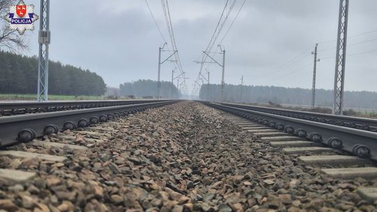 Betonowe bloki na tory w Jedlance zepchnął... 12-latek. Najechały na nie dwa pociągi