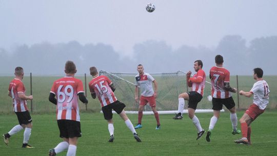 Bez kibiców, bez transmisji i z kłopotami. Jak kluby piłkarskie z regionu poradziły sobie z lockdownem