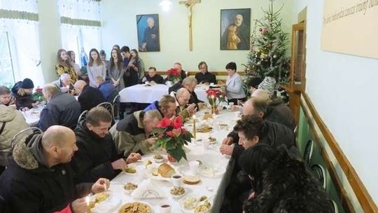 Bezdomni i ubodzy na wigilii u Brata Alberta [zdjęcia]