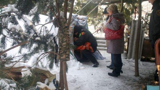 Bezdomni koczują w obozowisku. Nie chcą pomocy (zdjęcia)