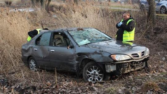Bezek: Dachował samochód, jedna osoba zginęła