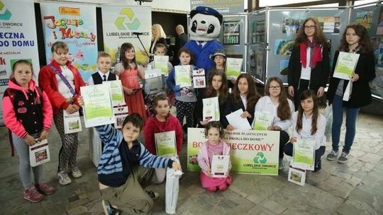 Bezpieczna droga do domu - uczniowie odebrali dyplomy