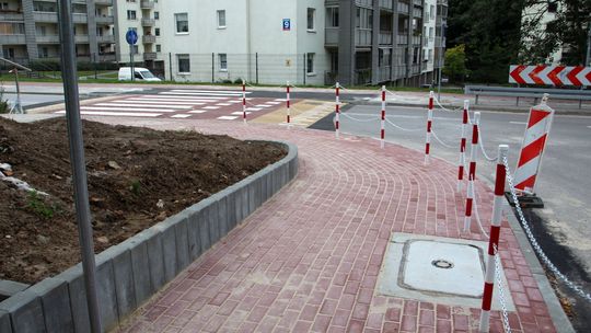 Bezpieczniej w drodze do szkoły. Kończą prace przy Pileckiego w Puławach [zdjęcia]