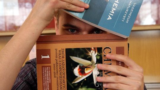 Bezpłatny kurs dla maturzystów. Do wyboru biologia lub chemia