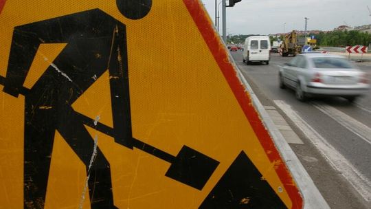 Bezrobotni pomogą łatać dziurawe drogi