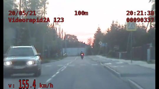 Biała Podlaska. 155 km/h motocyklem między domami [wideo]