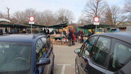 Biała Podlaska: "Babski rynek" już działa na parkingu