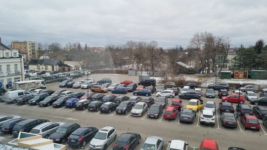 Biała Podlaska: "Babski rynek" w remoncie, stoiska na miejscach parkingowych 